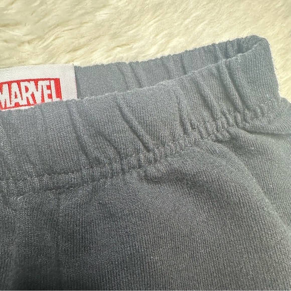 Marvel Spider-Man Shorts Black & Red Size 5 - Picture 4 of 16